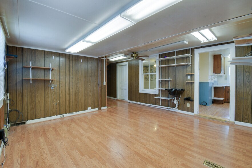 More Photos Of 35 Tinkling Spring Rd, Fishersville Showroom For Sale