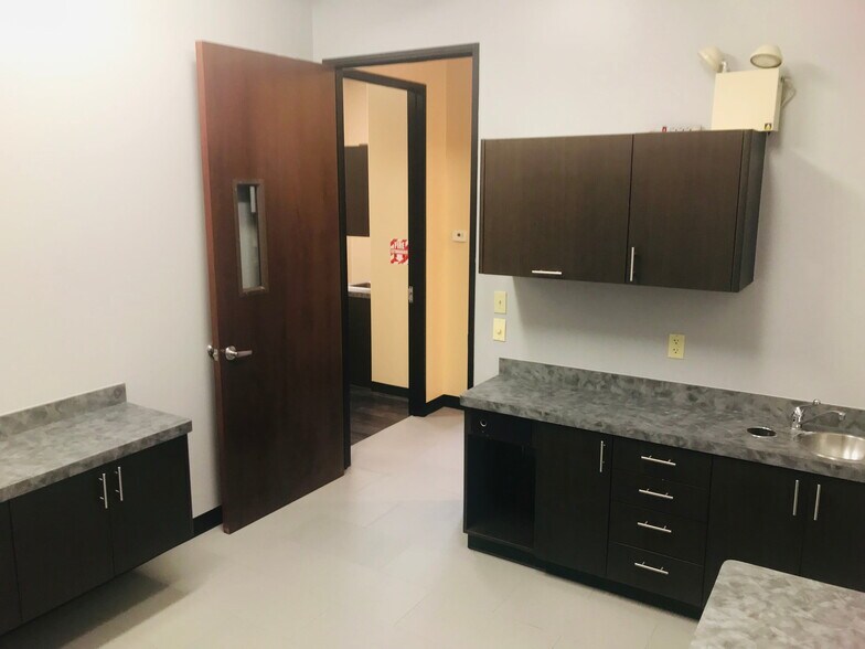 More Photos Of 13107-13141 W Lake Houston Pky, Houston Unknown For Lease