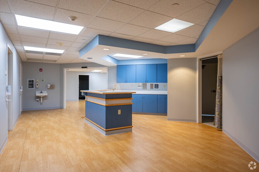 More Photos Of 940 N Marr Rd, Columbus Medical For Lease