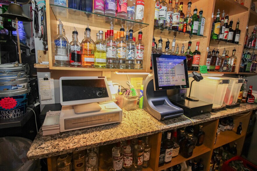 More Photos Of 54 McKinley St, Huron Bar For Sale