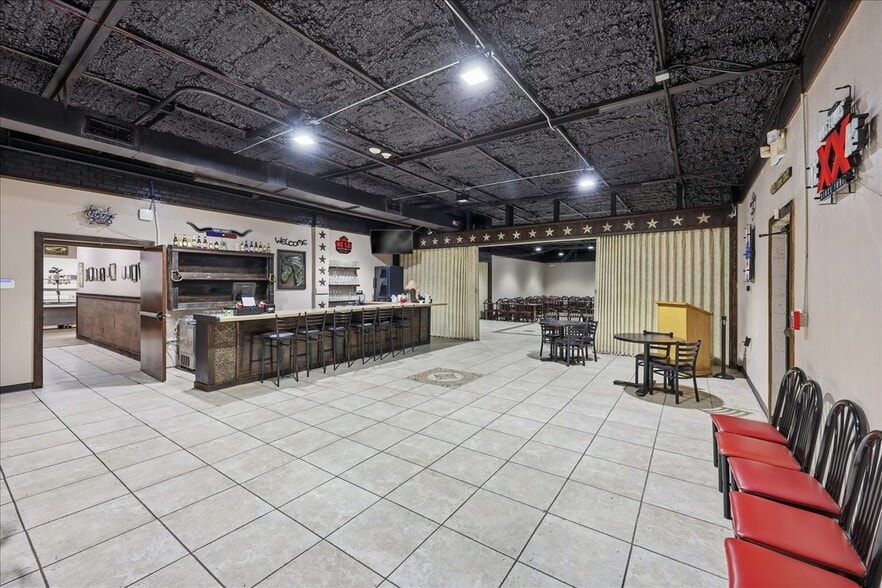 More Photos Of 3720 W Park Ave, Orange Flex For Sale