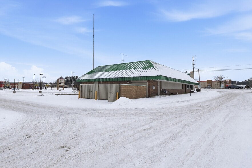 Primary Photo Of 143 Division St, Stevens Point Restaurant For Sale