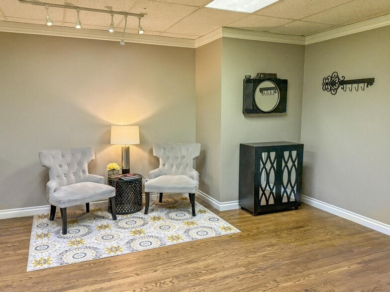 More Photos Of 1100 W Littleton Blvd, Littleton Loft Creative Space For Sale