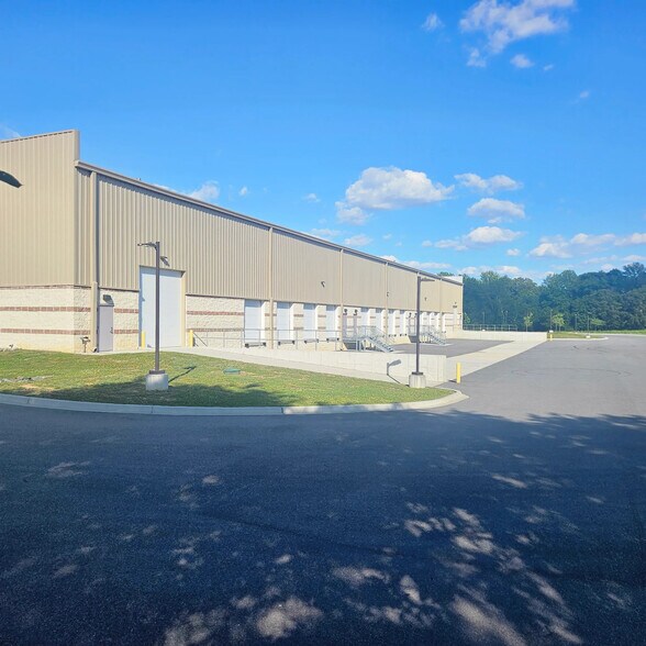 More Photos Of 214 Coursevall Dr, Centreville Light Distribution For Lease