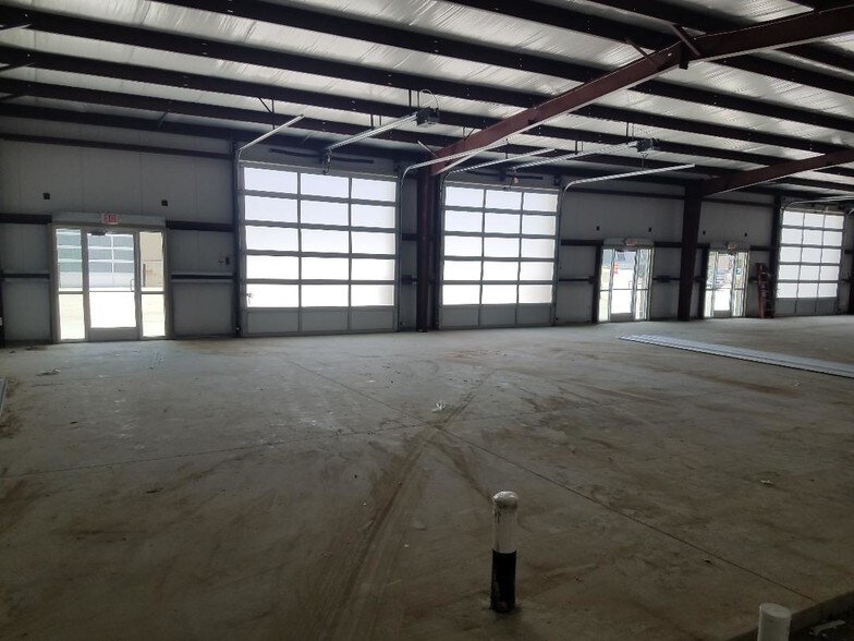 More Photos Of 811 Stonecrest Rd, Argyle Showroom For Lease
