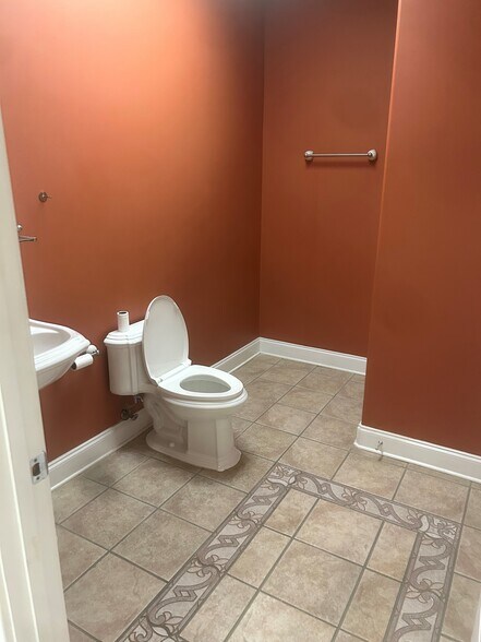 More Photos Of 5684 Cleaves Dr, Arlington Office For Sale