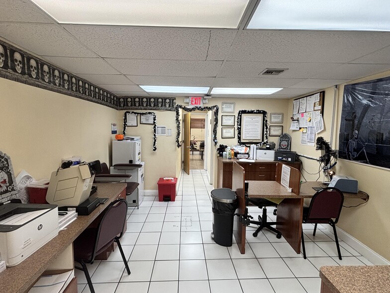 More Photos Of 6950 NW 37th Ave, Miami Service For Lease