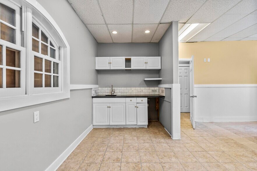 More Photos Of 314 Wilson Ave, Norwalk Warehouse For Lease