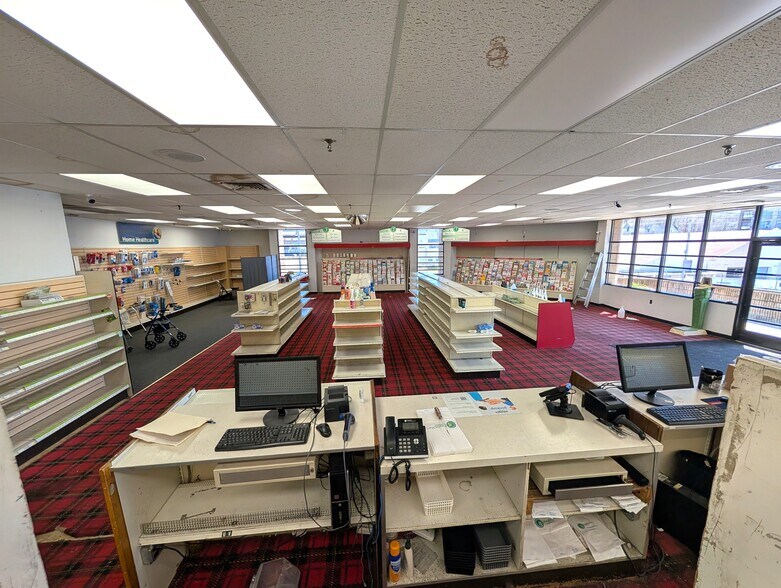 More Photos Of 675 N Main St, Waterbury Drugstore For Sale