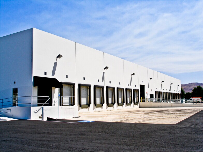More Photos Of 690 Overmyer Rd, Sparks Distribution For Sale