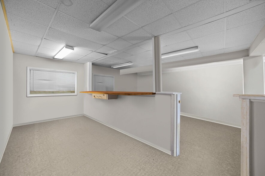 More Photos Of 829-843 W Star St, Greenville Warehouse For Sale