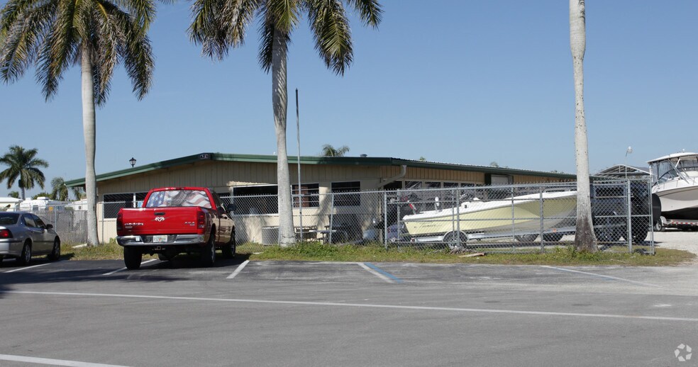 Primary Photo Of 16394 San Carlos Blvd, Fort Myers Freestanding For Lease