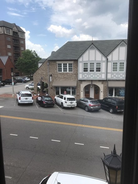 More Photos Of 2003 Cahaba Rd, Mountain Brook Freestanding For Lease