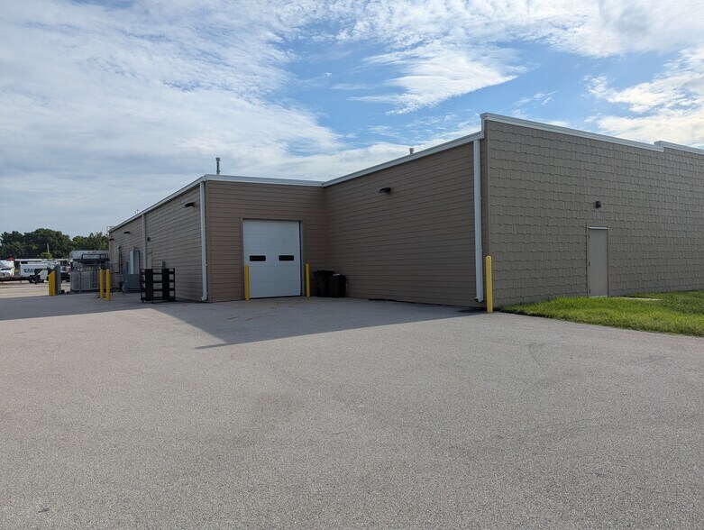 More Photos Of 651 S Madison St, Lebanon Auto Dealership For Sale