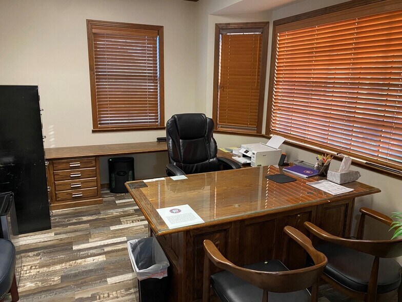 More Photos Of 2025 K St, Merced Office For Sale