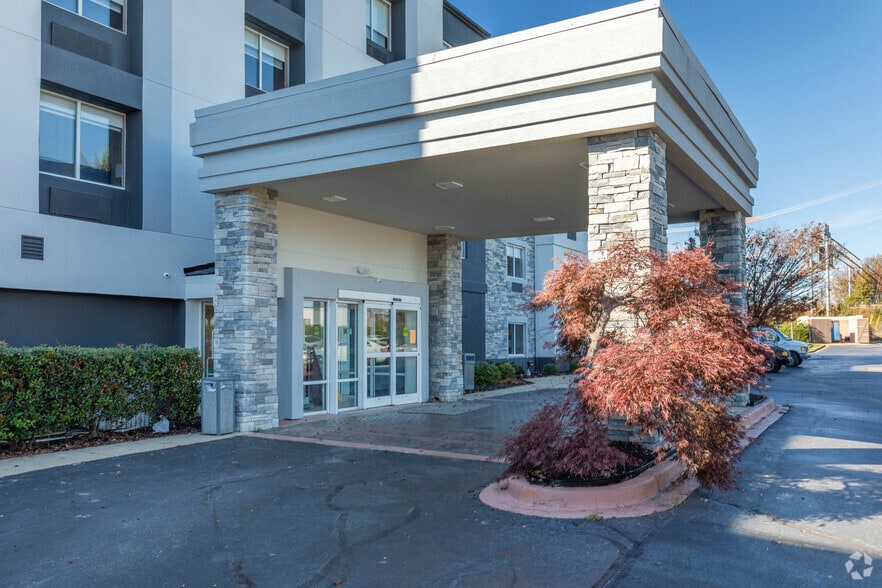 More Photos Of 160 Simuel Rd, Spartanburg Hotel For Sale