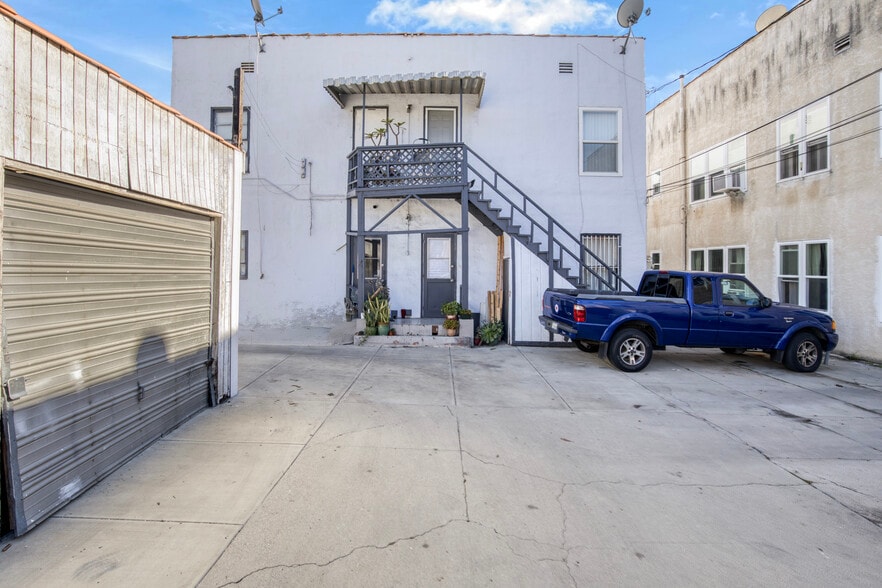 More Photos Of 321 N Sierra Bonita Ave, Los Angeles Multifamily For Sale