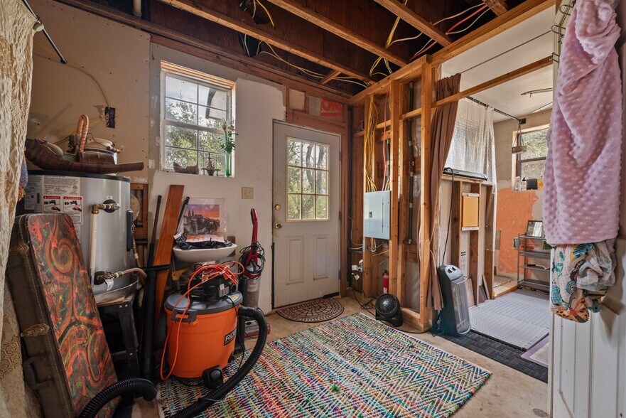 More Photos Of 501 Limestone Ln, Driftwood Specialty For Sale