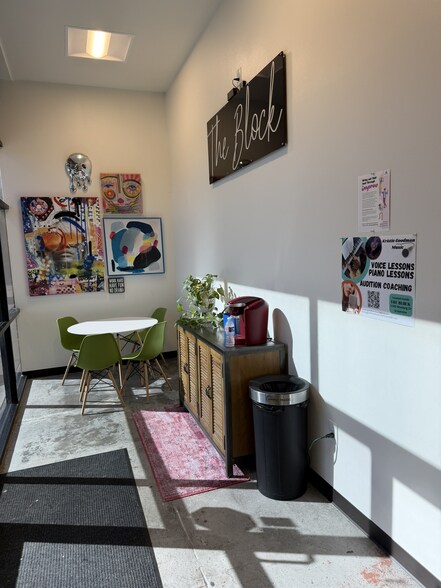 More Photos Of 1040 Mustang Dr, Grapevine General Retail For Lease