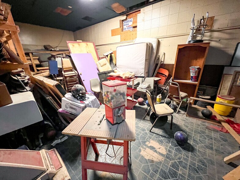 More Photos Of 3920 W Wall St, Midland Bowling Alley For Sale