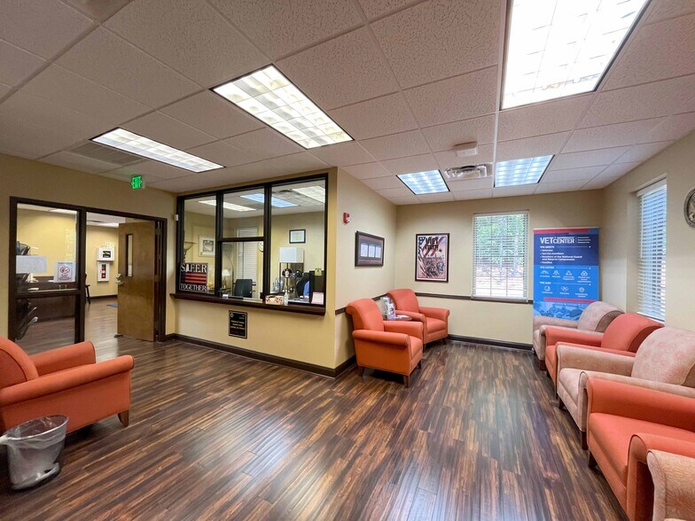 More Photos Of 400 Emery Dr, Birmingham Office For Sale