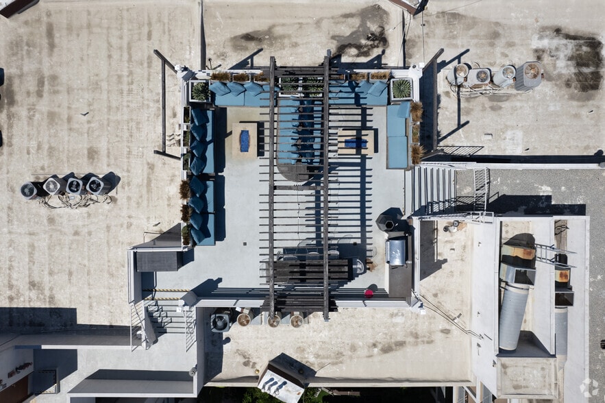 More Photos Of 1443 N Fuller Ave, Los Angeles Apartments For Sale