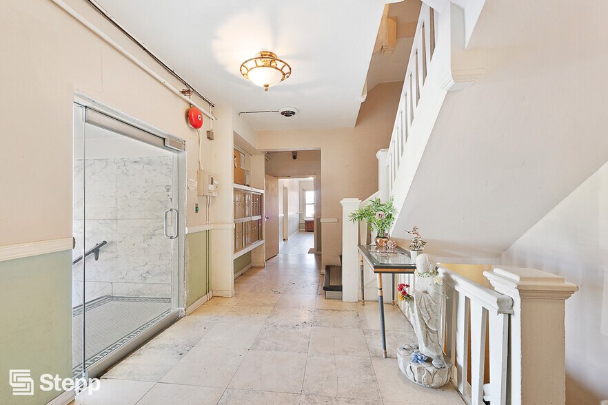 More Photos Of 120 Westminster Ave, Venice Apartments For Sale