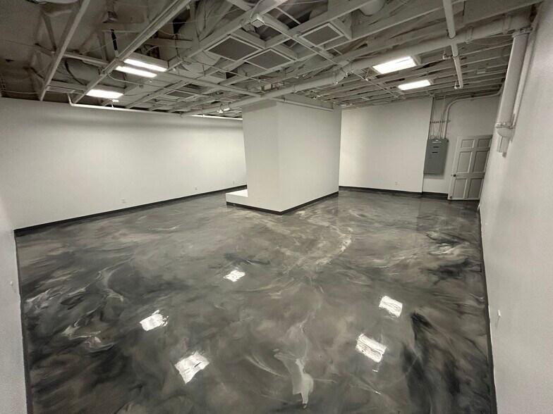 More Photos Of 2046 W Ironwood Dr, Phoenix Industrial For Sale