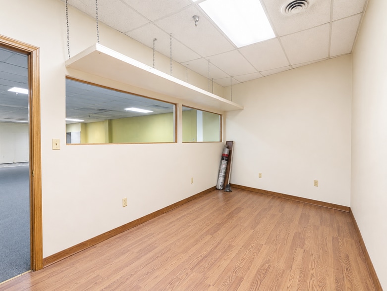 More Photos Of 1155 Mohawk St, Utica Storefront For Lease