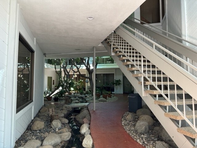 More Photos Of 23123-23129 Ventura Blvd, Woodland Hills Office For Lease