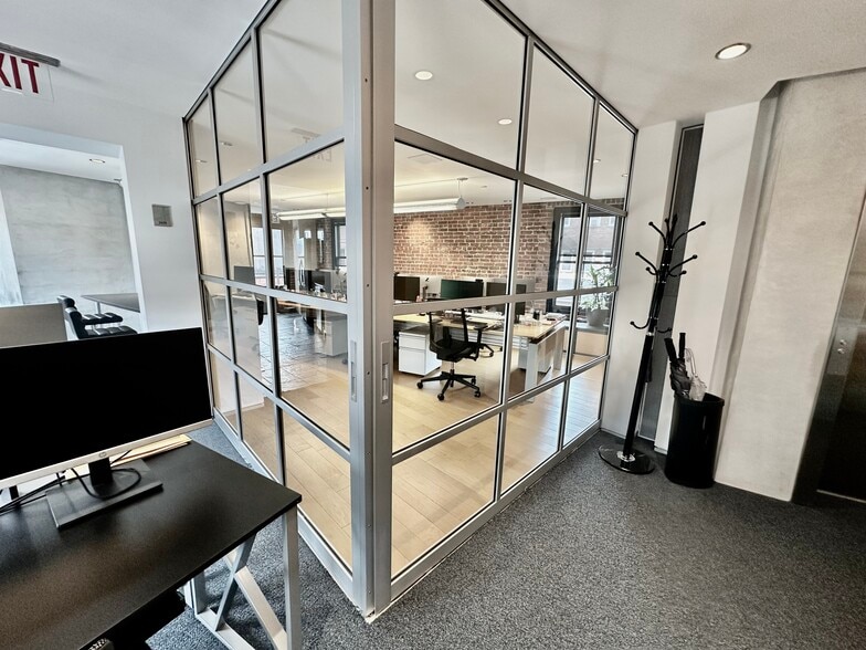 More Photos Of 12 Havemeyer Pl, Greenwich Office For Lease