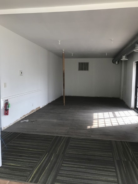 More Photos Of 2807 Independence Ave, Kansas City Storefront For Lease