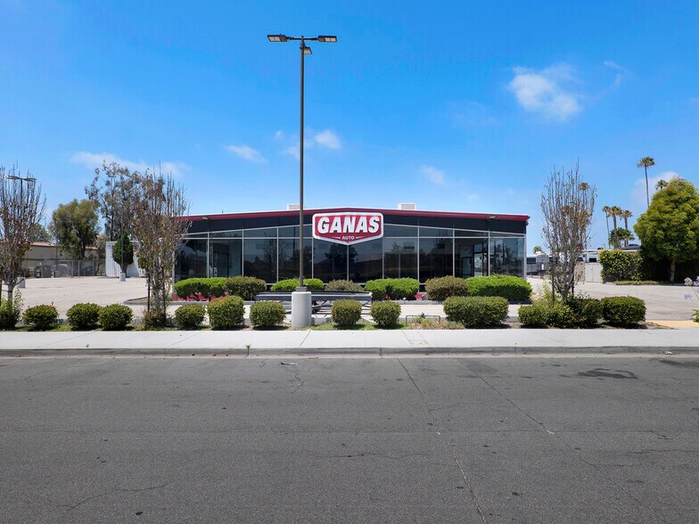 Primary Photo Of 2121 N Oxnard Blvd, Oxnard Auto Dealership For Lease