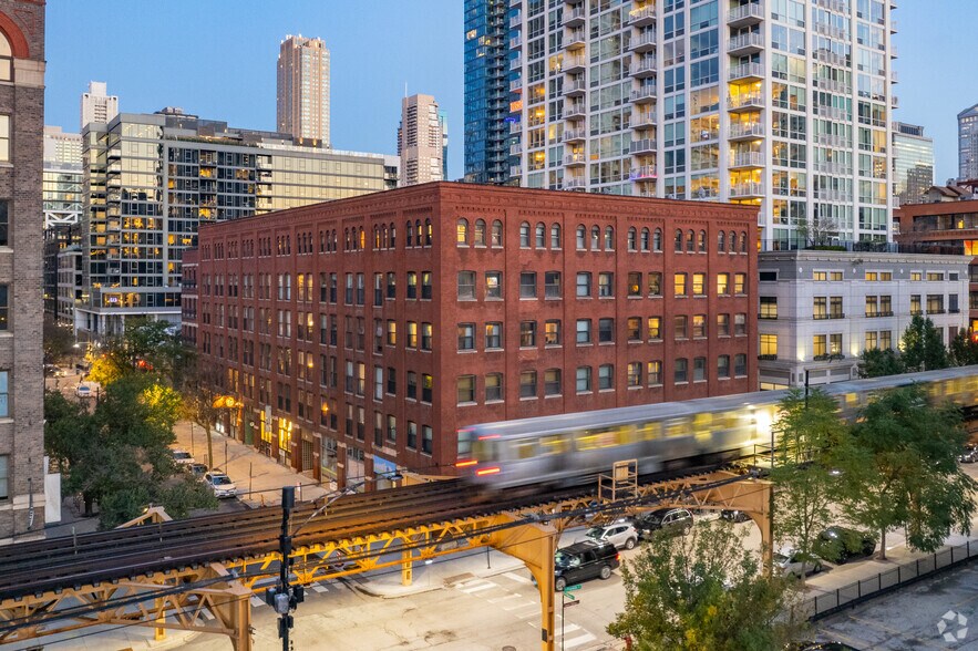 Primary Photo Of 225 W Huron St, Chicago Apartments For Lease