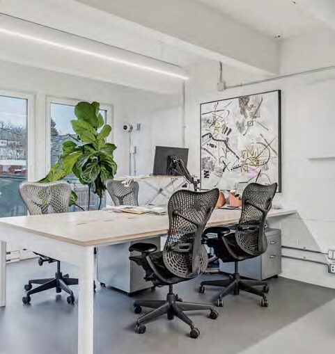 More Photos Of 118 8th Av W, Vancouver Flex For Lease