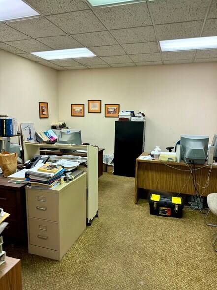 More Photos Of 7840 NW 58th St, Miami Showroom For Sale