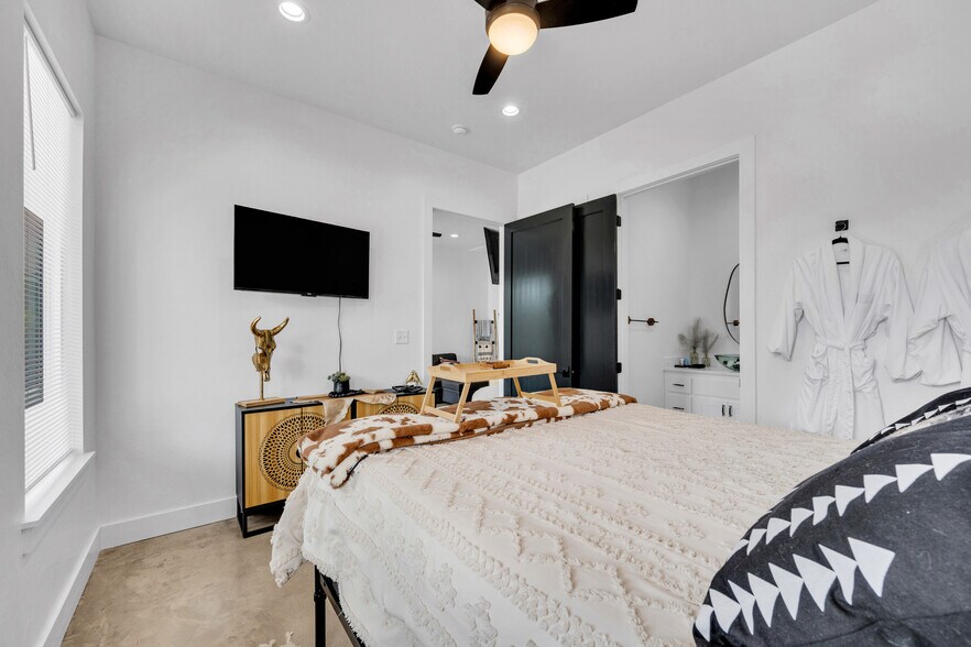 More Photos Of 115 Sheridan North St, Medicine Park Multifamily For Sale