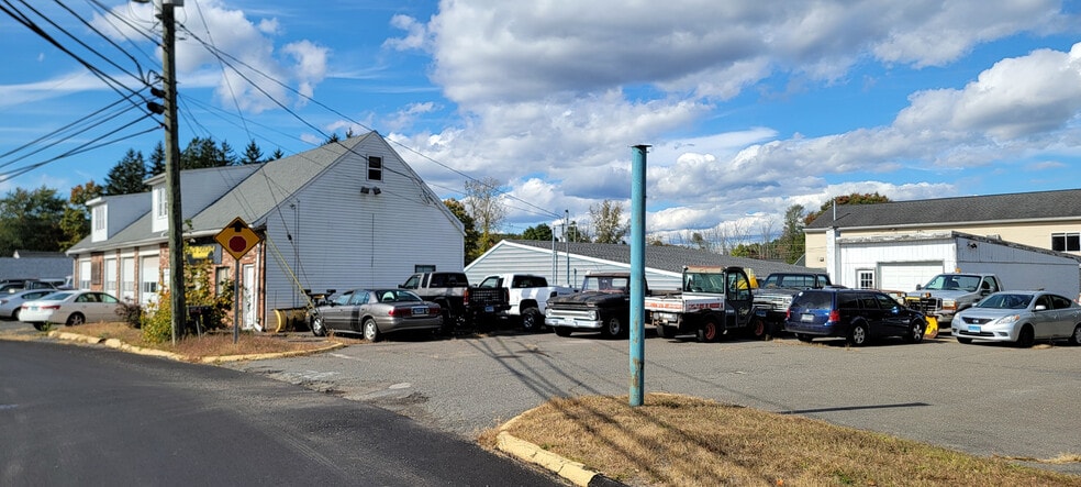 More Photos Of 25 Darling St, Southington Auto Repair For Sale