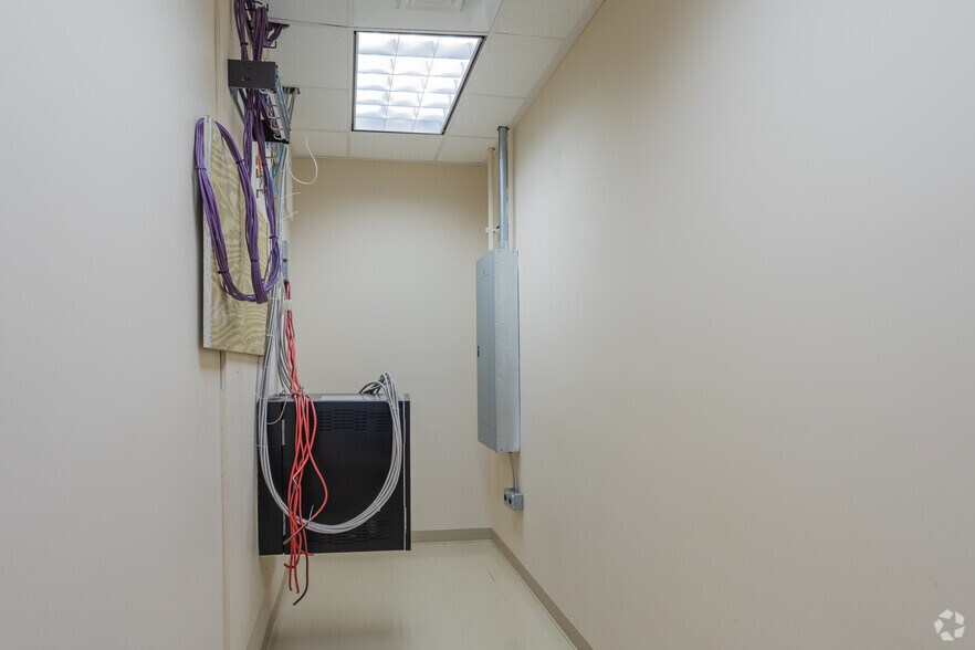 More Photos Of 2000 Sam Rittenberg Blvd, Charleston Office For Lease