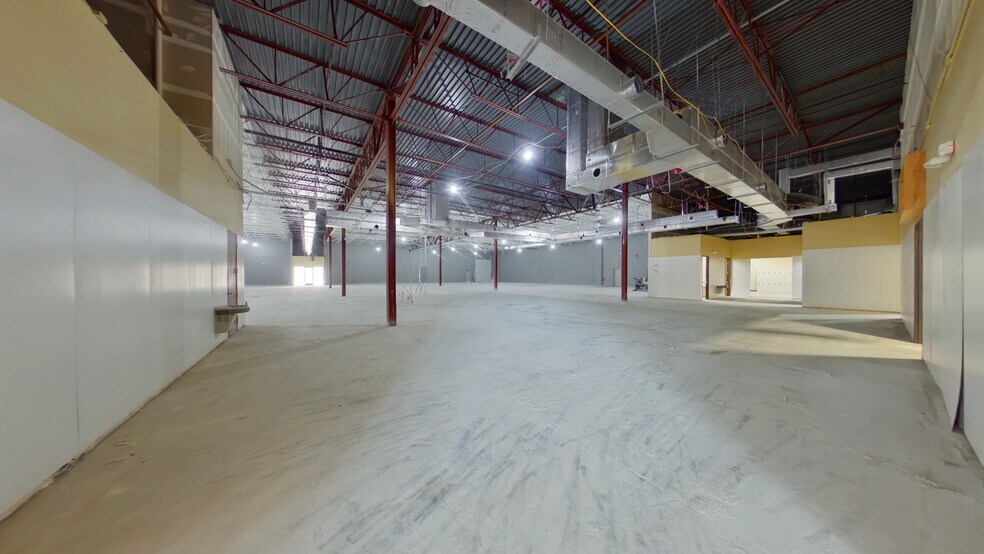 More Photos Of 1655 W Hamlin Rd, Rochester Hills Distribution For Sale