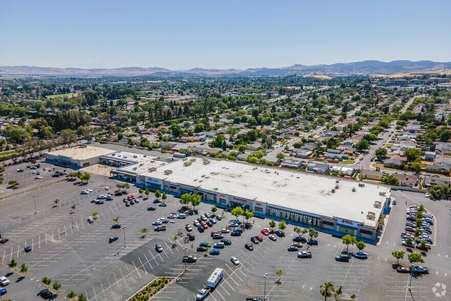 More Photos Of 2505-2525 N Texas St, Fairfield Freestanding For Lease