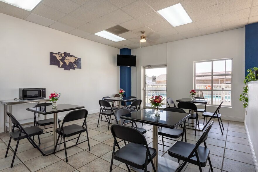 More Photos Of 2222 Highway 71, Marianna Hotel For Sale