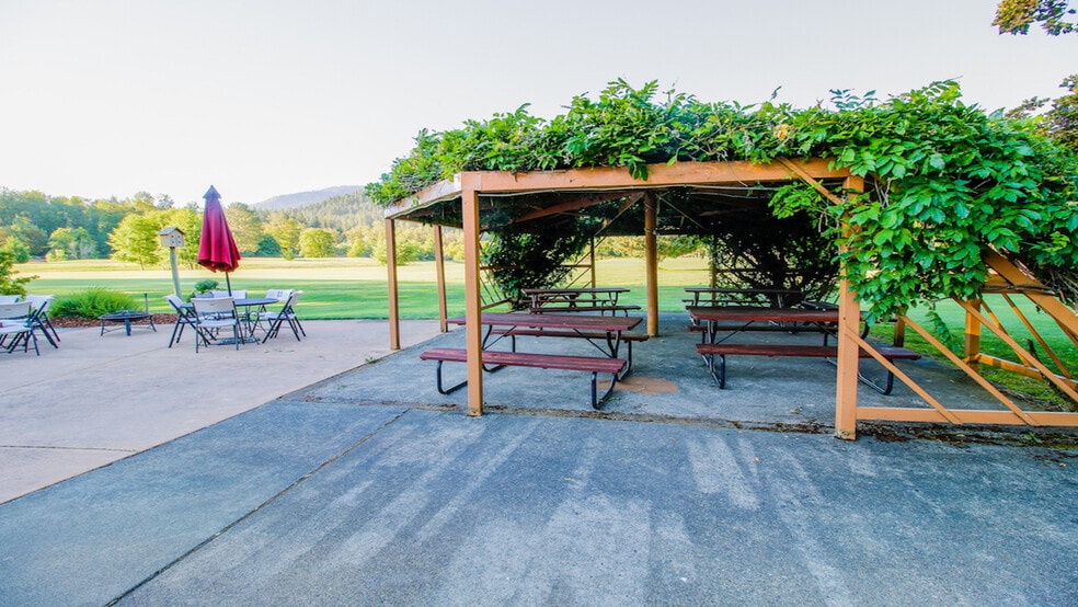 More Photos Of 7350 New Hope Rd, Grants Pass Golf Course Driving Range For Sale