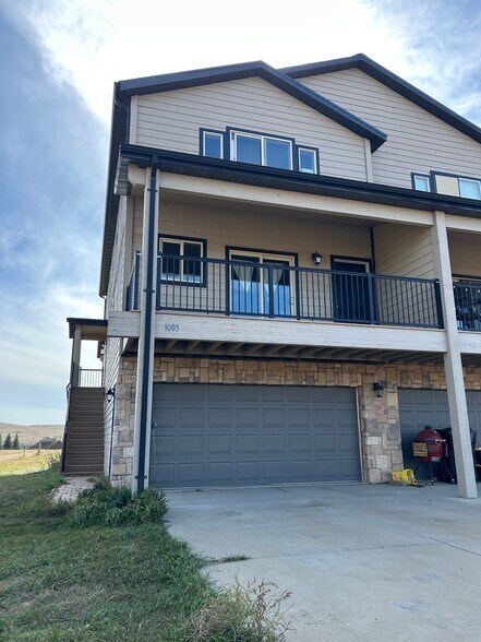 More Photos Of 1005 Main St, Gladstone Apartments For Sale