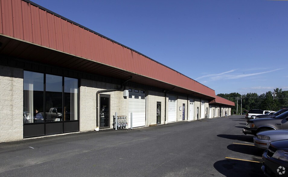 More Photos Of 9 Bonazzoli Ave, Hudson Warehouse For Lease
