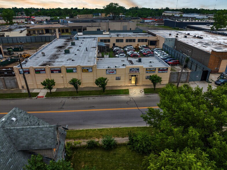 More Photos Of 7075 Lyndon St, Detroit Warehouse For Sale