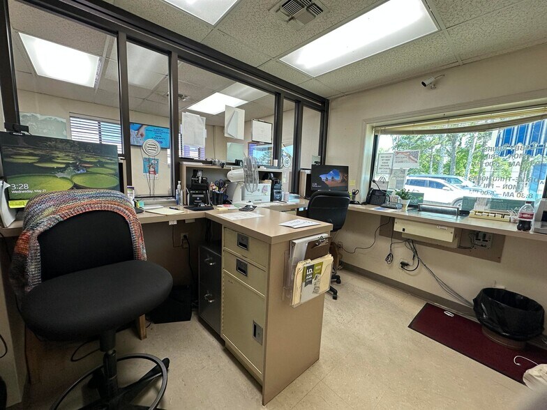 More Photos Of 59 Yorkville Park Sq, Columbus Bank For Sale