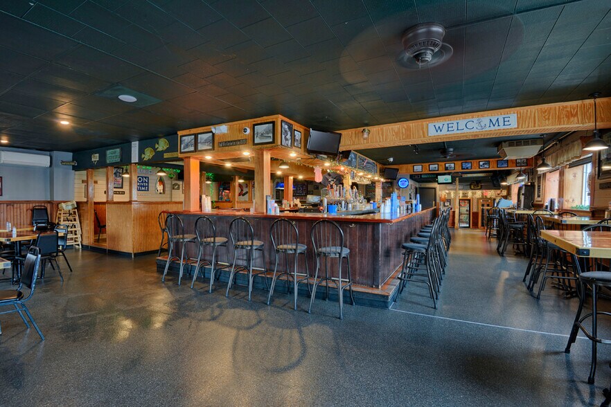 More Photos Of 226 Webb St, Clayton Bar For Sale