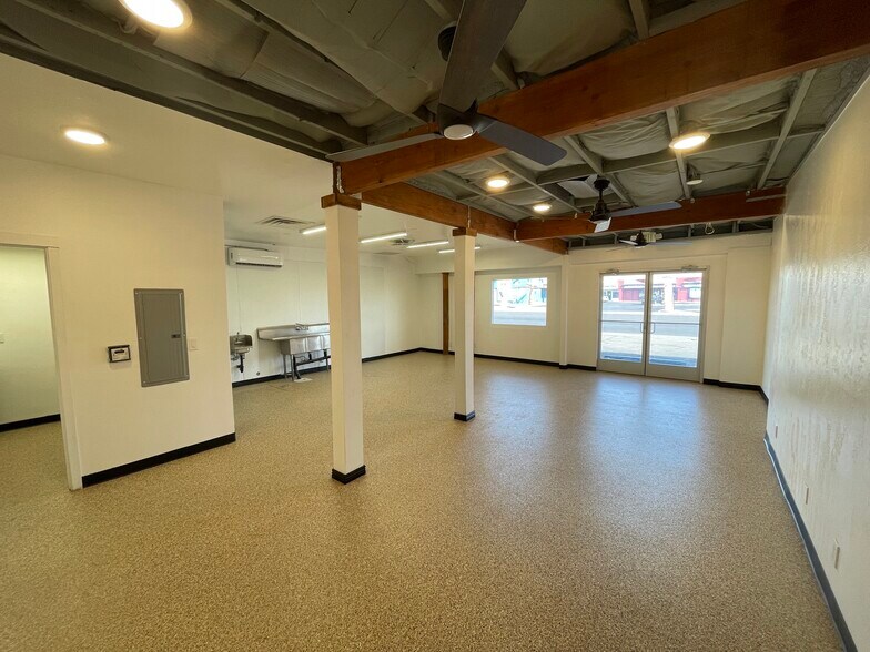 More Photos Of 2328 N 32nd St, Phoenix Storefront For Lease