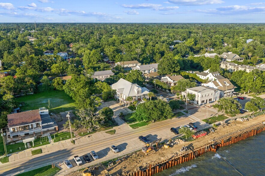 More Photos Of 2001 Lakeshore Dr, Mandeville Office For Sale
